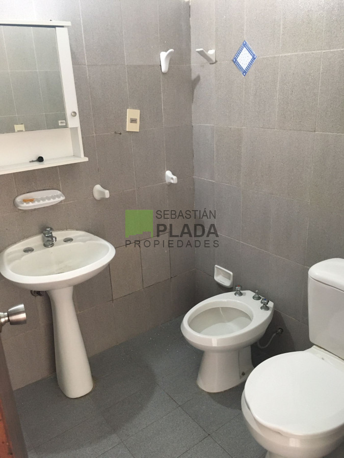 Casa ID.197 - Casa en PH, San Carlos Centro, 2 dormitorios, patio con parrillero en el Centro de San Carlos.