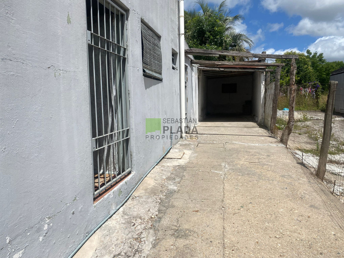 Casa ID.930 - Casa Céntrica 2 Dormitorios y Garaje en Venta en San Carlos