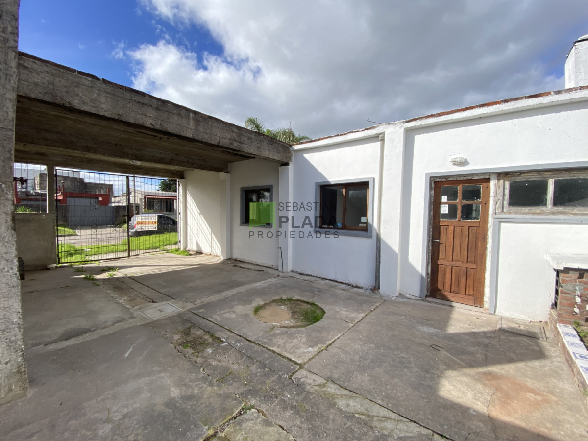Casa ID.1096 - Casa de 2 Dormitorios y Cochera para 2 Autos en Alquiler en San Carlos