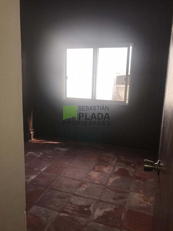 Casa ID.208 - 2 dormitorios a pasos del Liceo 1, patio soleado con churrasquera