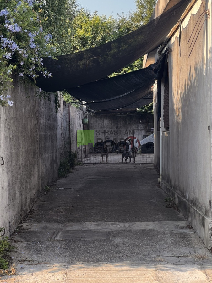 Casa ID.710 - Casa con Local o monoambiente. apta Banco