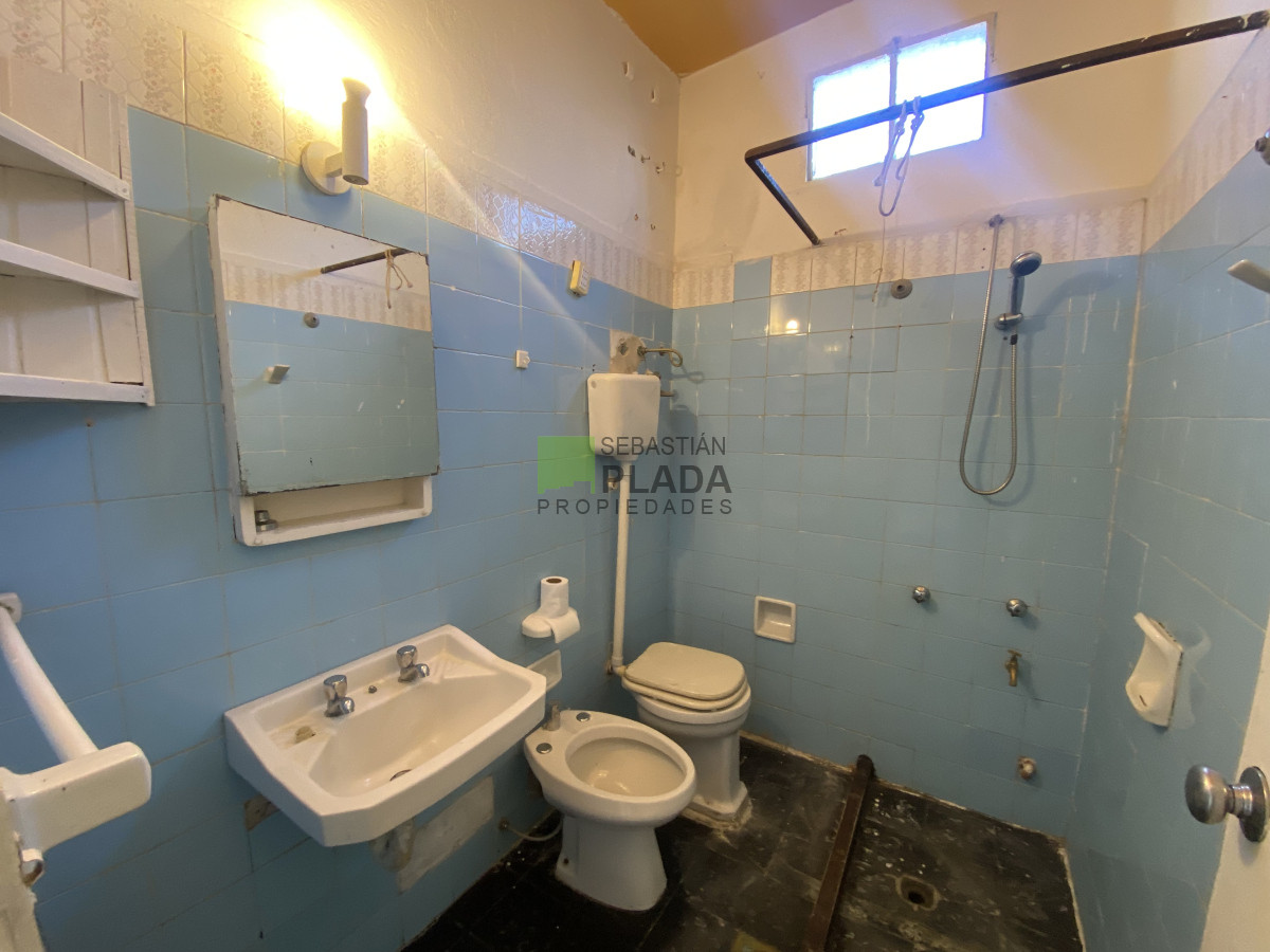 Casa ID.1003 - Casa de 2 Dormitorios en Centro de San Carlos en Venta