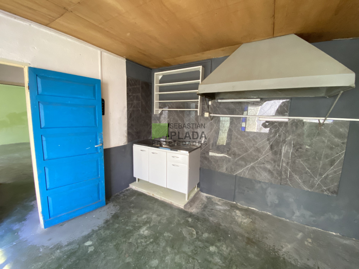 Casa ID.1099 - Casa de 1 dormitorio y entrada para auto en Alquiler en San Carlos