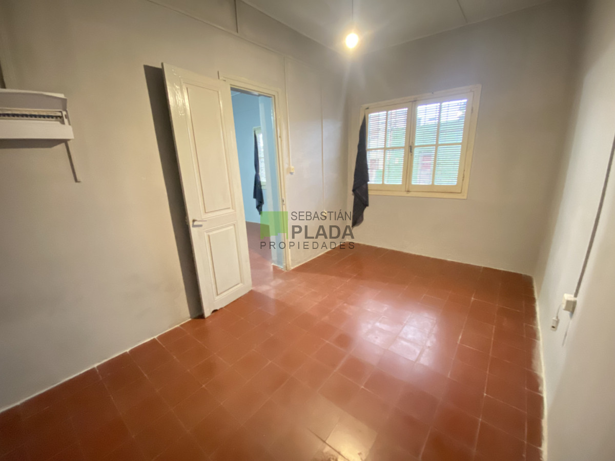 Casa ID.930 - Casa Céntrica 2 Dormitorios y Garaje en Venta en San Carlos