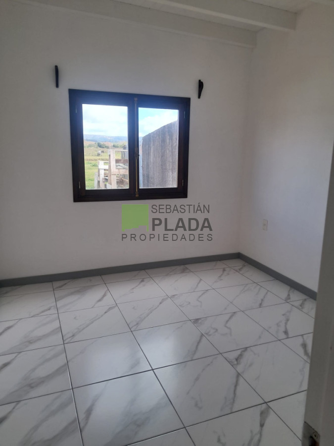 Casa ID.1083 -  EN ALQUILER, a estrenar,  2 dormitorios, entrada vehículos