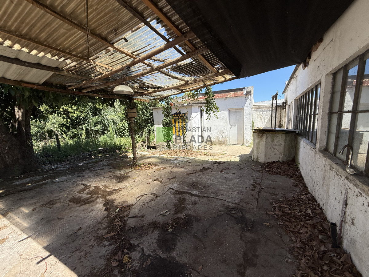 Casa ID.1032 - Casa 2 dormitorios, céntrica, amplio terreno