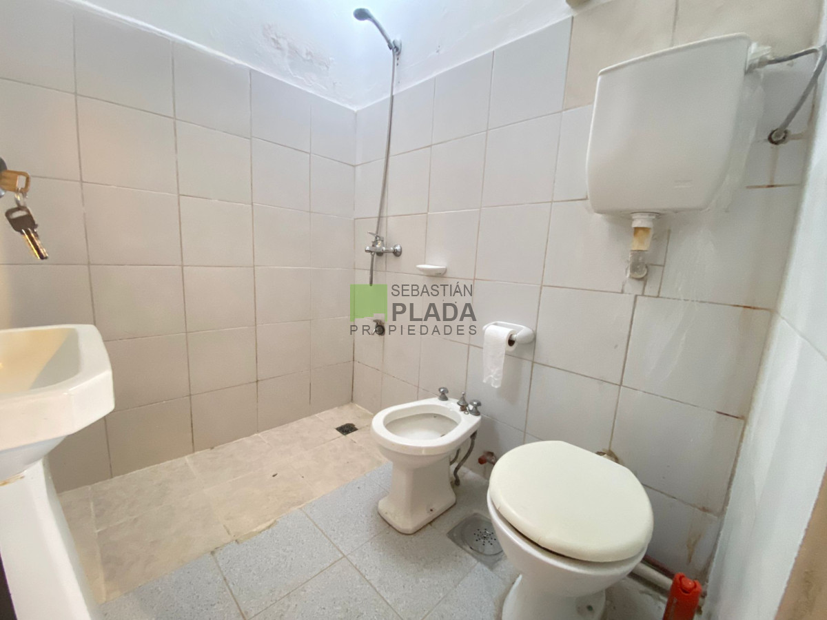 Casa ID.909 - Casa de 3 Dormitorios y Patio en Venta en el Centro de San Carlos