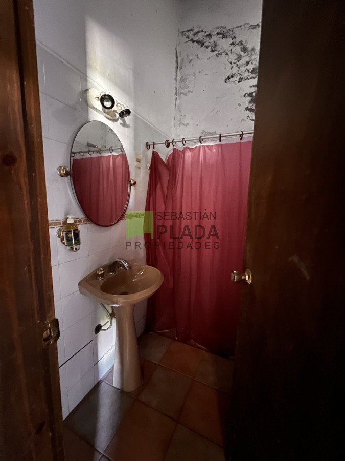 Casa ID.810 - En Venta, Muy buena casa 4 dormitorios y servicio.