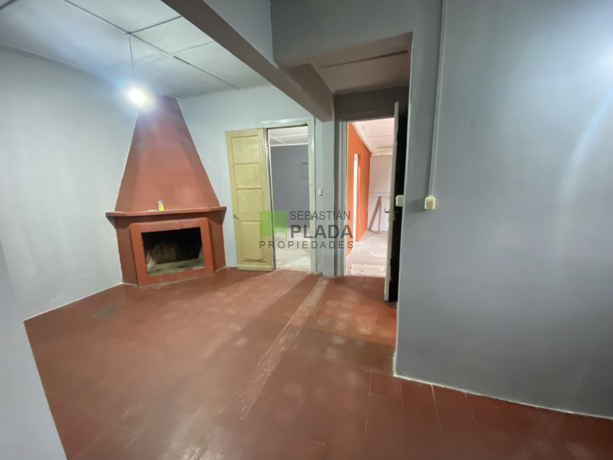 Casa ID.930 - Casa Céntrica 2 Dormitorios y Garaje en Venta en San Carlos