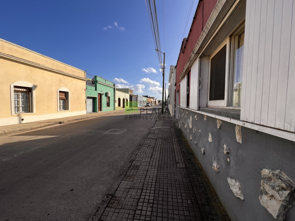 Casa ID.743 - 2 casas 2 dormitorios, centro de San Carlos con Garaje.