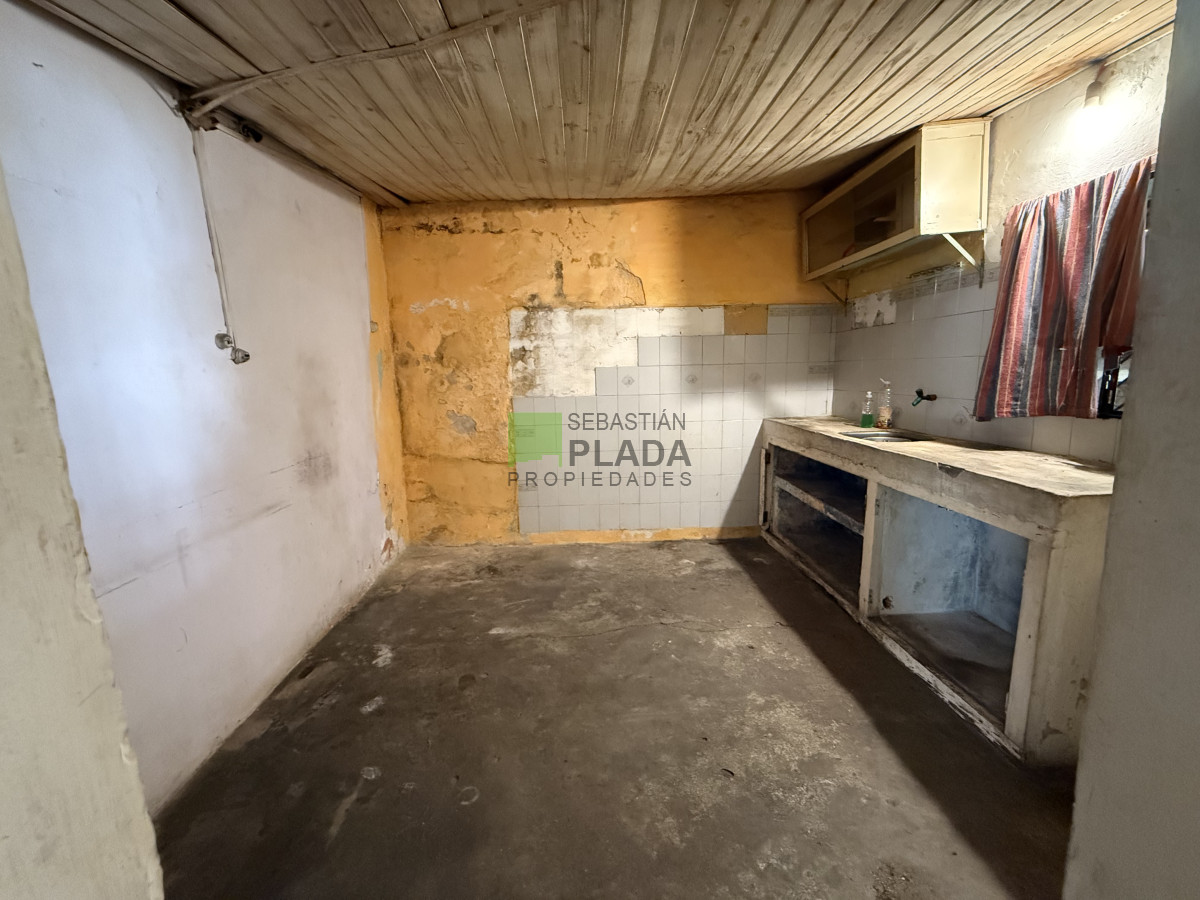 Casa ID.1021 - Casa a reciclar cecana a Rambla y servicios