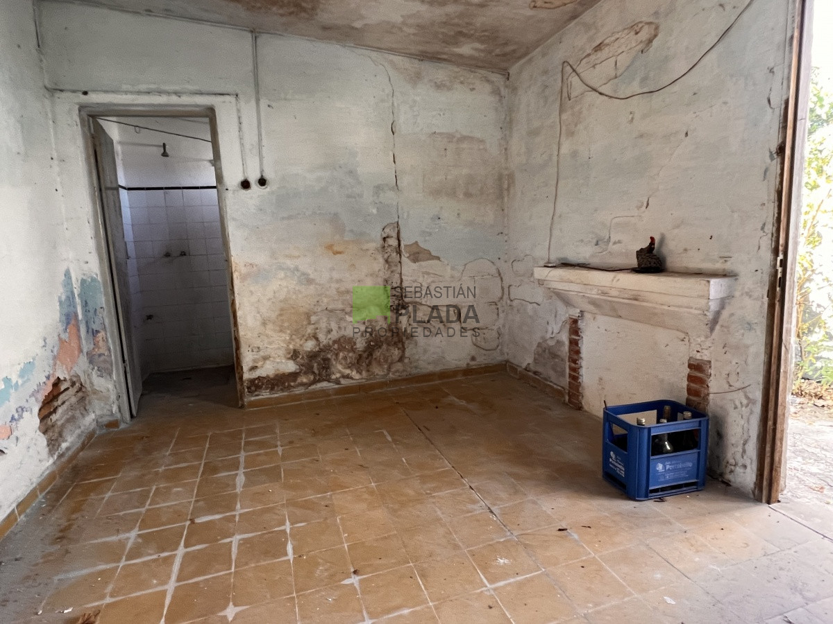 Casa ID.733 - Esquina a Reciclar en Venta en San Carlos