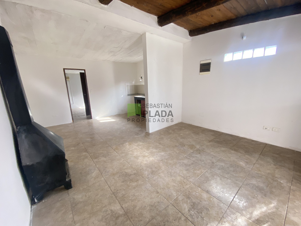 Casa ID.1016 - Casa de 1 Dormitorio y Entrada para Auto en San Carlos  está alquilada
