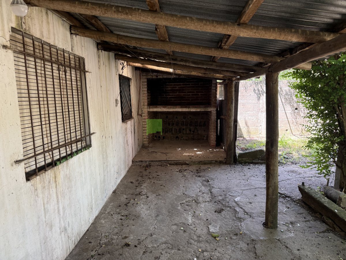 Casa ID.1021 - Casa a reciclar cecana a Rambla y servicios