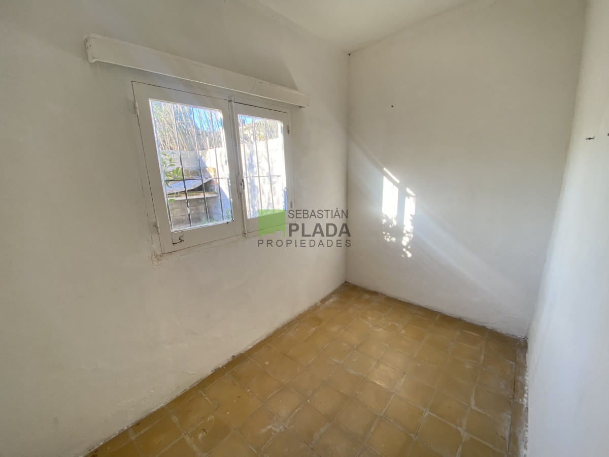 Casa ID.1003 - Casa de 2 Dormitorios en Centro de San Carlos en Venta