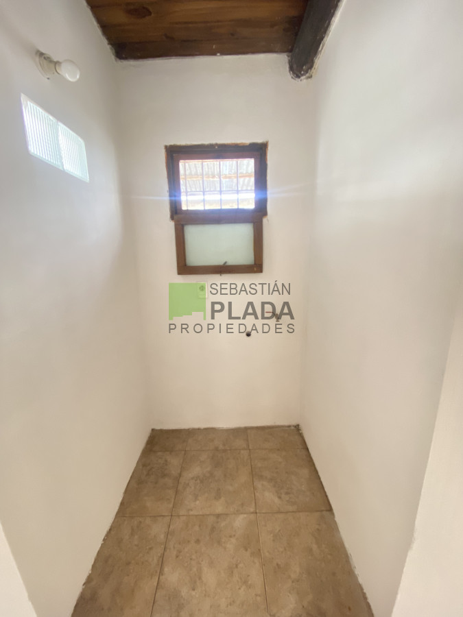Casa ID.1016 - Casa de 1 Dormitorio y Entrada para Auto en San Carlos  está alquilada