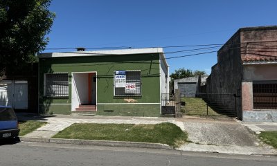 Casa de 2 Dormitorios Sobre Avenida Alvariza en Venta
