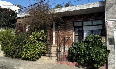 Casa tres dormitorios a metros de Plaza San Carlos