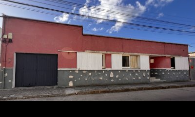 2 casas 2 dormitorios, centro de San Carlos con Garaje.