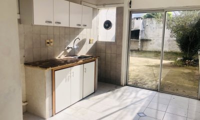Casa en PH, San Carlos Centro, 2 dormitorios, patio con parrillero en el Centro de San Carlos.