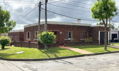 2 casa esquineras a cuadra del Hospital