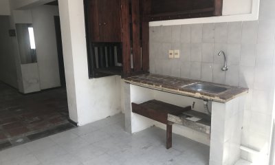 2 dormitorios a pasos del Liceo 1, patio soleado con churrasquera