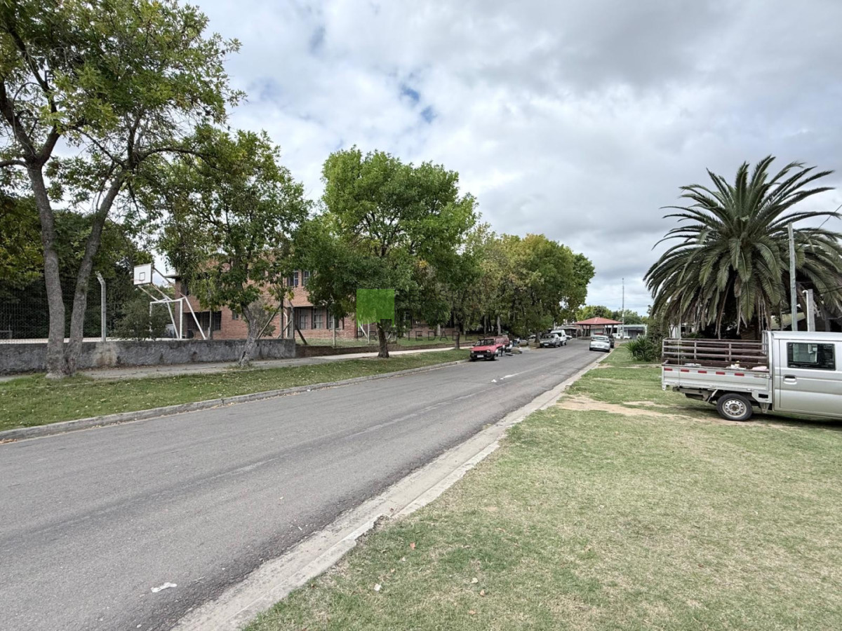 Galpón ID.981 - Galpón con Terreno de 838 frente al Liceo 2