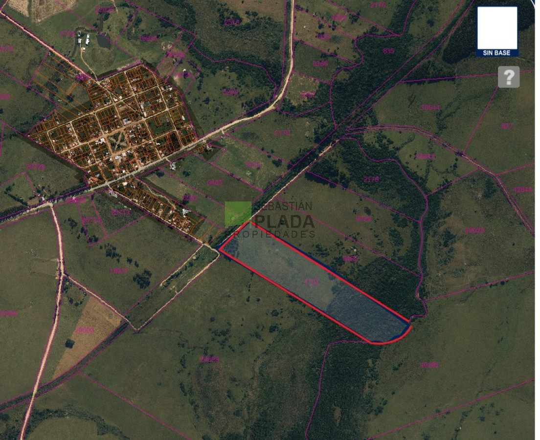 Campo Ref.749 - Campo en el exclusivo Garzón, en el Pueblo, esquina con la Estación de Trenes