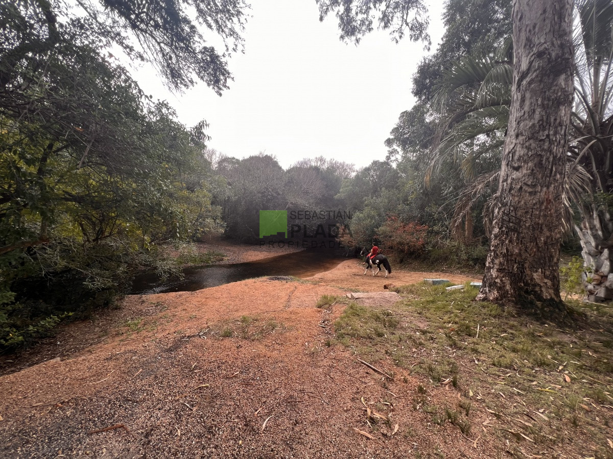 Campo Ref.749 - Campo en el exclusivo Garzón, en el Pueblo, esquina con la Estación de Trenes