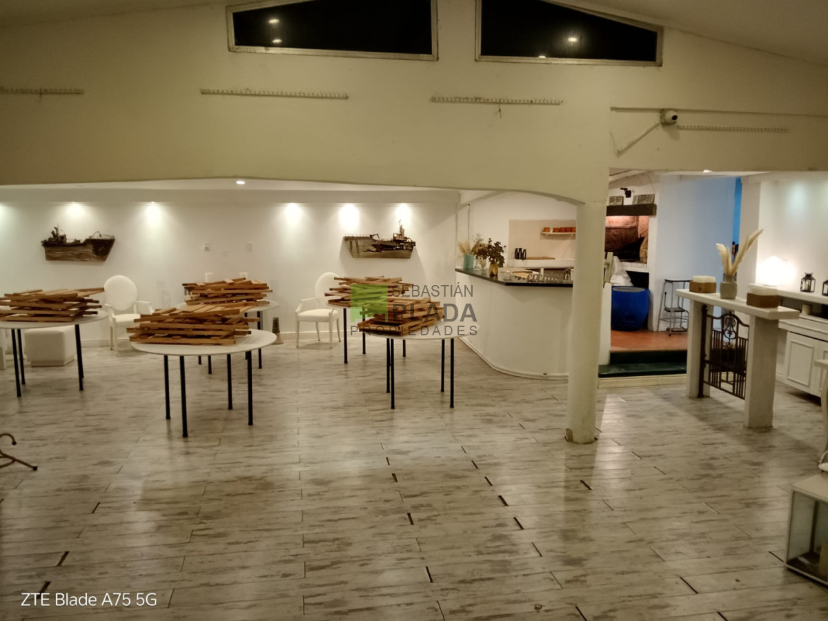Salón de Fiestas totalmente equipado, con Casa Habitación de 1 dormitorio en Venta en San Carlos - PLD1104L