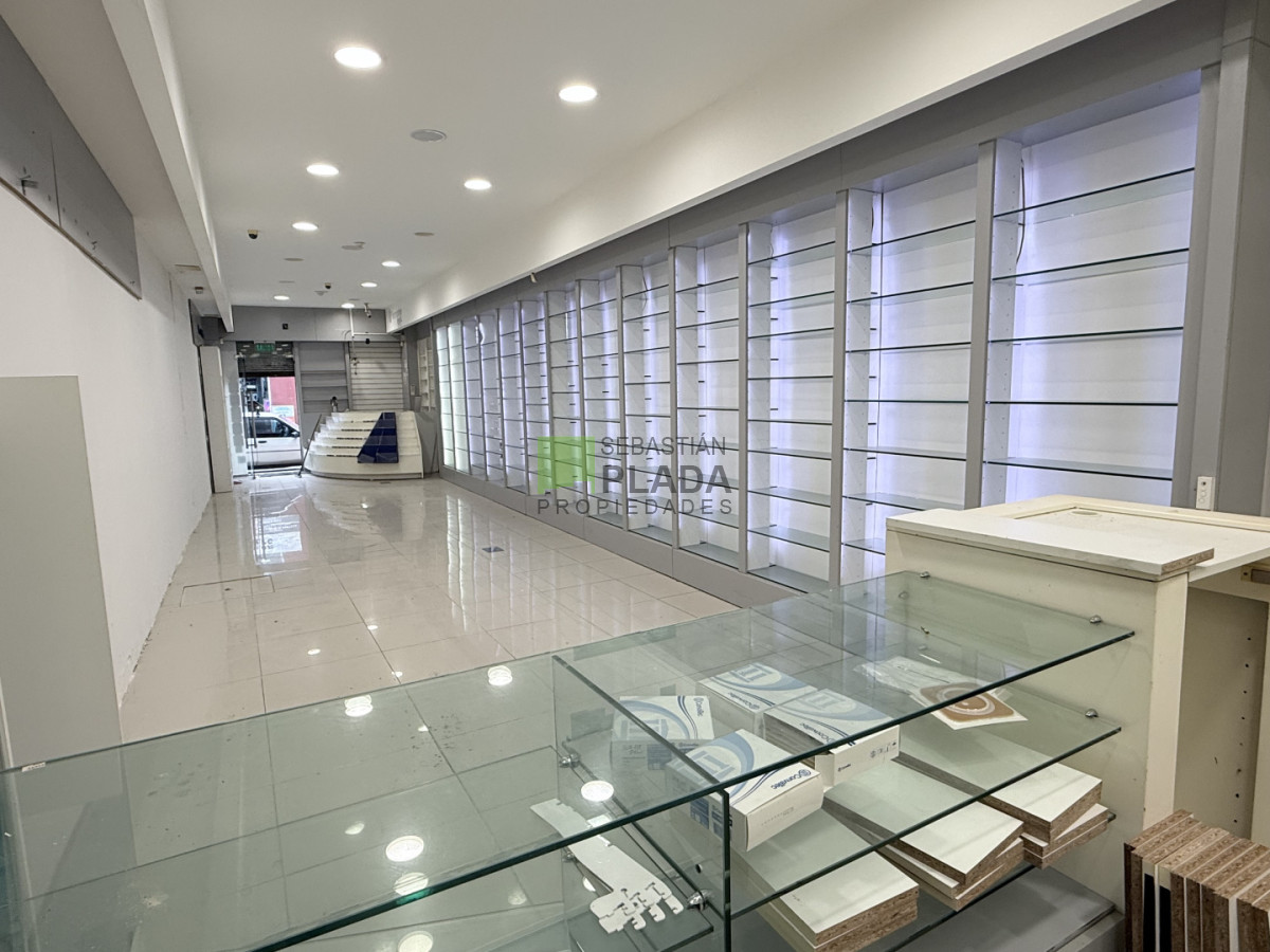 Buen Local Comercial en el Centro de San Carlos - PLD1095L