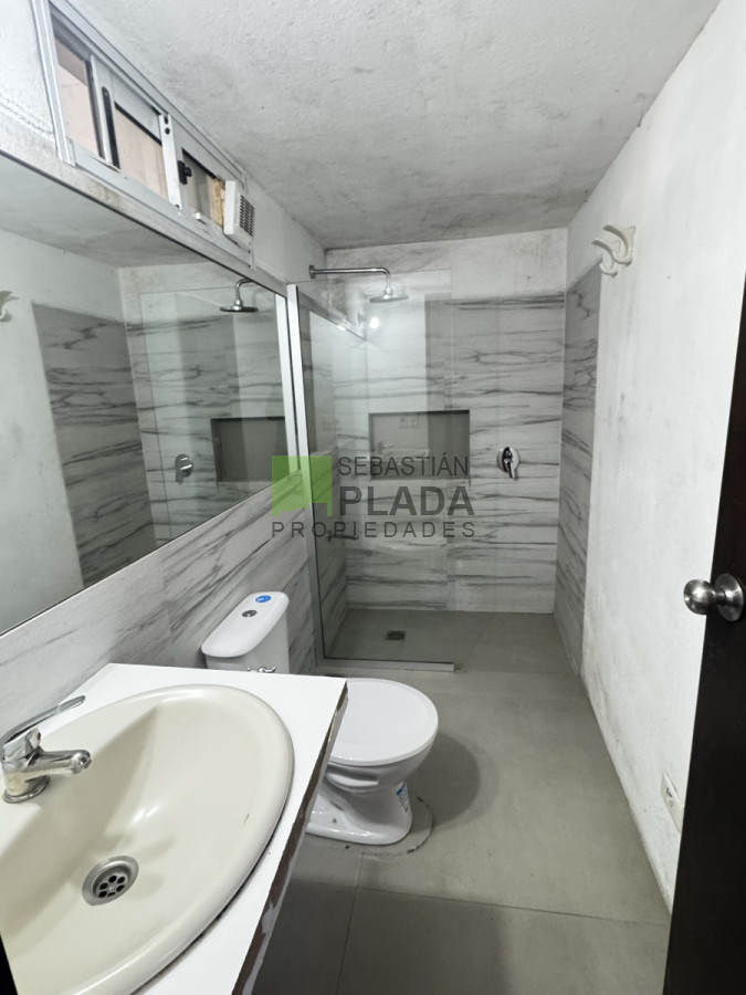 Local Comercial ID.975 - Local Centrico sobre 25 de Agosto