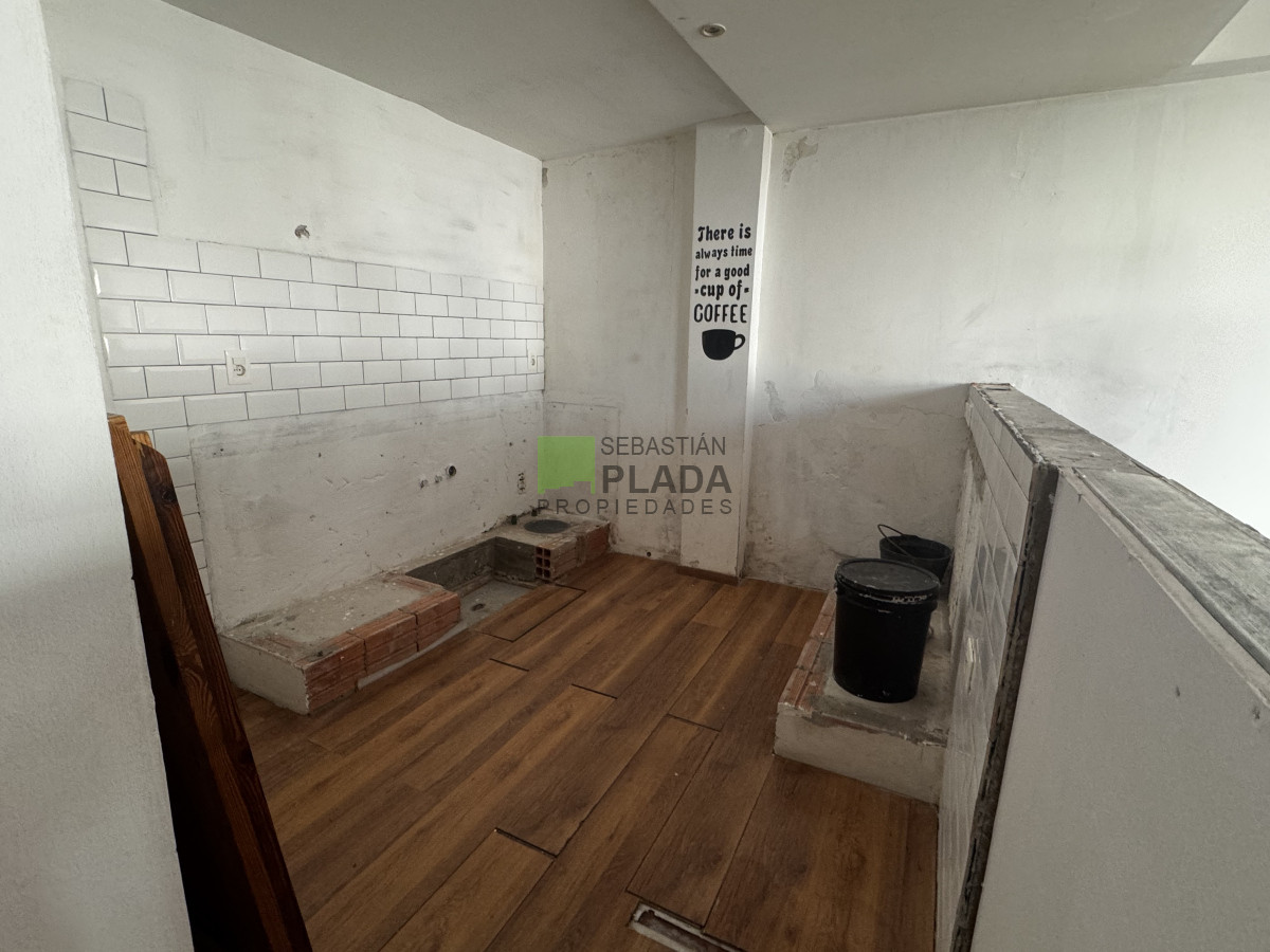 Local Comercial ID.975 - Local Centrico sobre 25 de Agosto