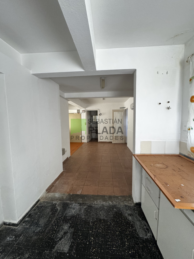 Local Comercial ID.957 - Buen Local sobre avenida Alvariza ideal Estudio.