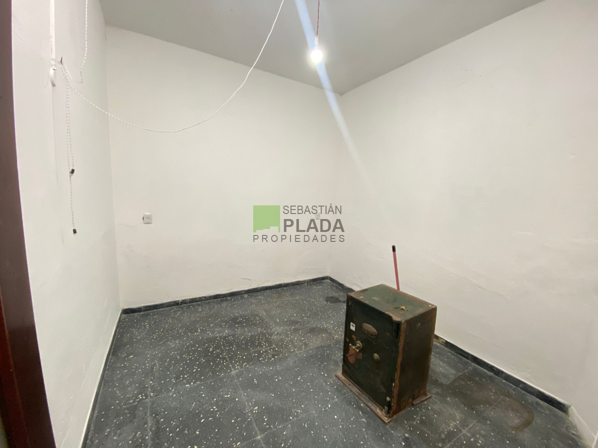 Local Comercial ID.982 - Local Céntrico en Alquiler en San Carlos