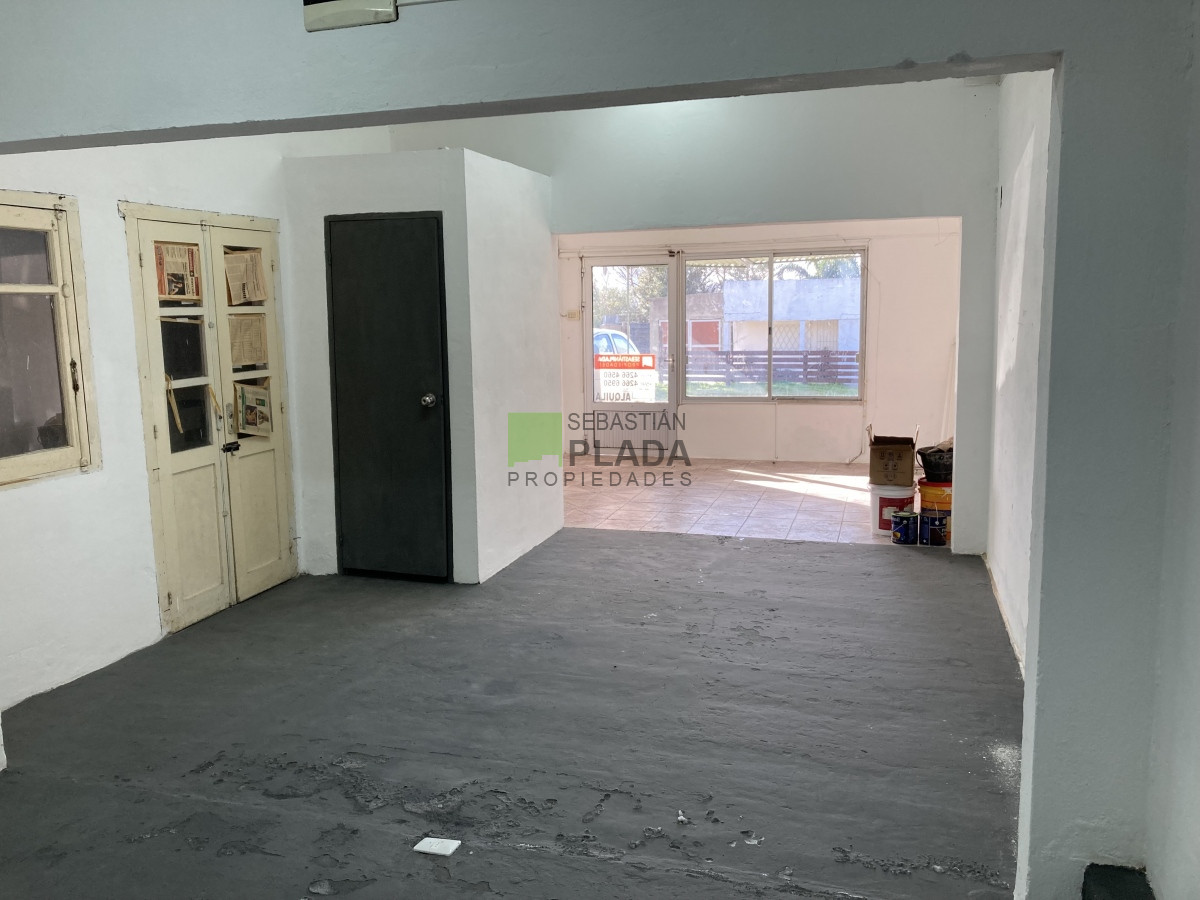 Local Comercial ID.757 - Alquilo. Local 40 m2 en esquina comercial. 