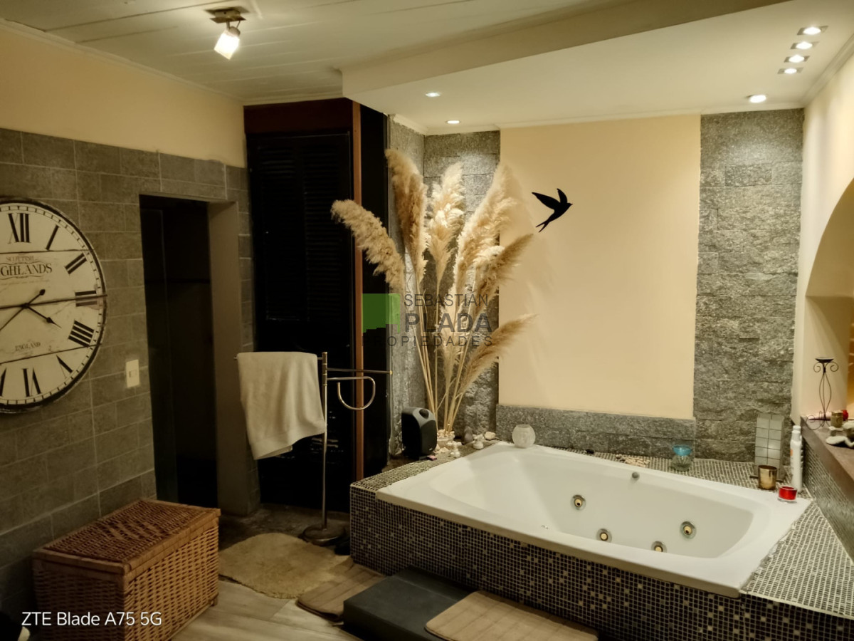 Local Comercial ID.1104 - Salón de Fiestas totalmente equipado, con Casa Habitación de 1 dormitorio en Venta en San Carlos