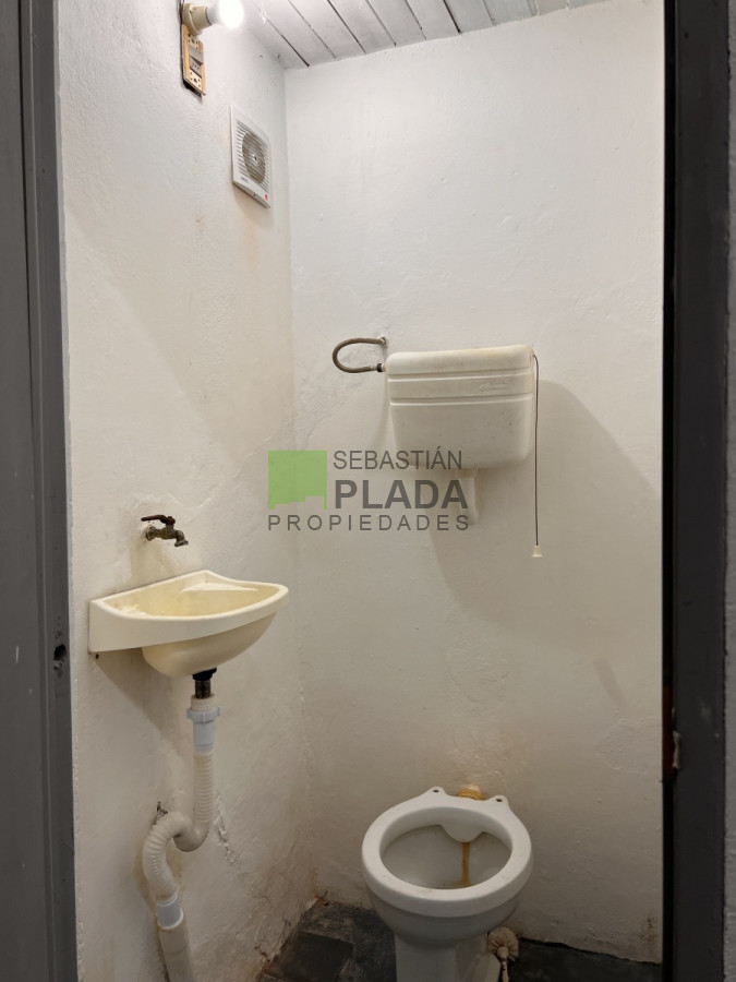 Local Comercial ID.757 - Alquilo. Local 40 m2 en esquina comercial. 