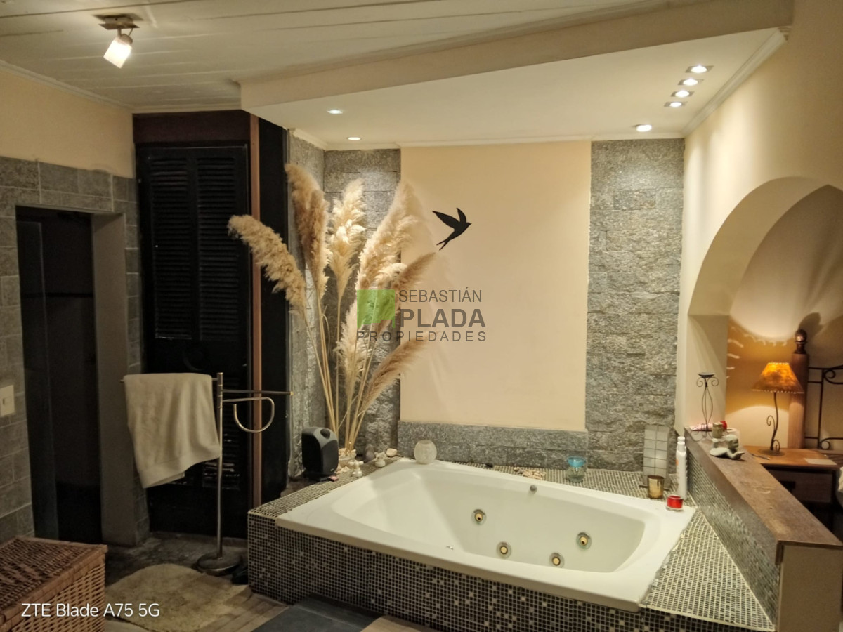 Local Comercial ID.1104 - Salón de Fiestas totalmente equipado, con Casa Habitación de 1 dormitorio en Venta en San Carlos