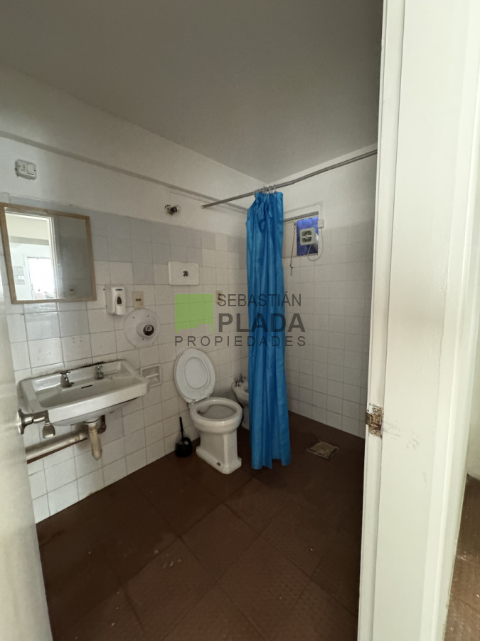 Local Comercial ID.957 - Buen Local sobre avenida Alvariza ideal Estudio.