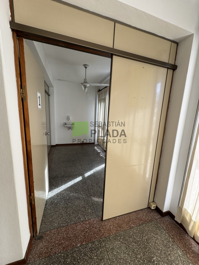 Local Comercial ID.957 - Buen Local sobre avenida Alvariza ideal Estudio.