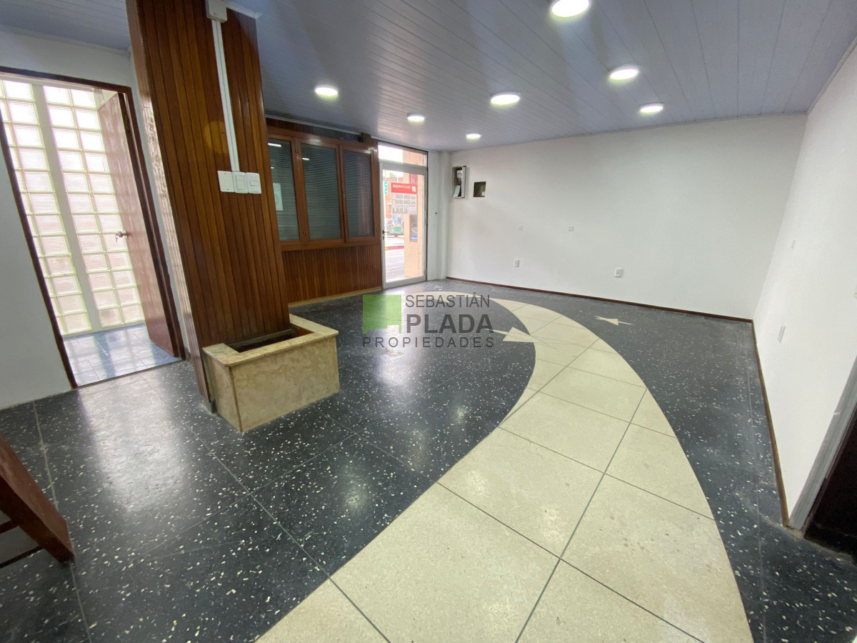 Local Comercial ID.982 - Local Céntrico en Alquiler en San Carlos