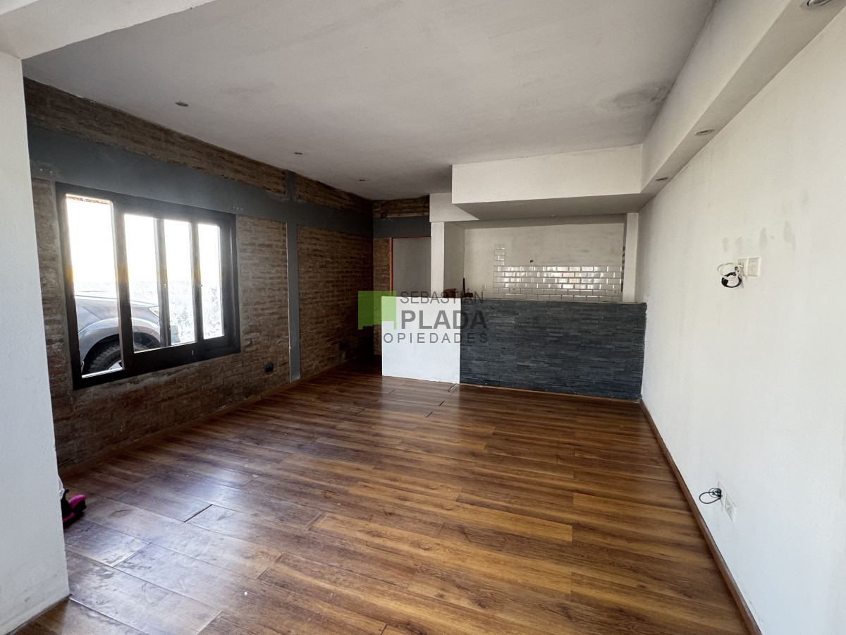 Local Comercial ID.975 - Local Centrico sobre 25 de Agosto
