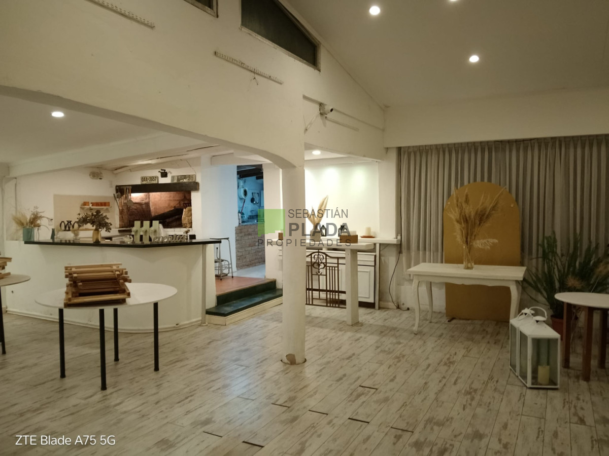 Local Comercial ID.1104 - Salón de Fiestas totalmente equipado, con Casa Habitación de 1 dormitorio en Venta en San Carlos