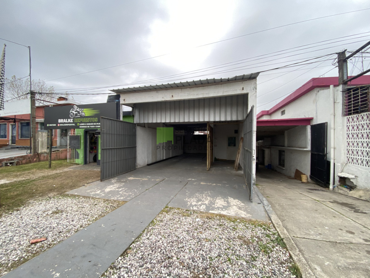 Local Comercial ID.416 - Local con Galpón en Alquiler en San Carlos