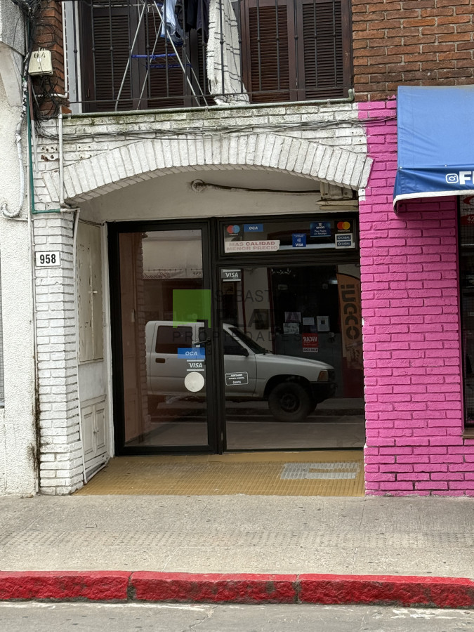 Local Comercial ID.1030 - Local Centro de San Carlos, multirubro