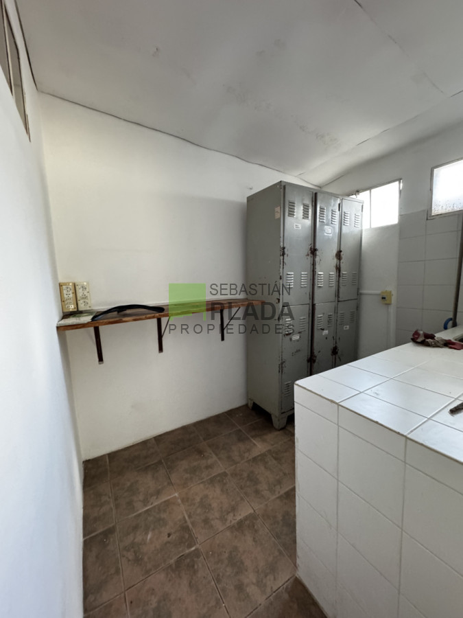 Local Comercial ID.957 - Buen Local sobre avenida Alvariza ideal Estudio.