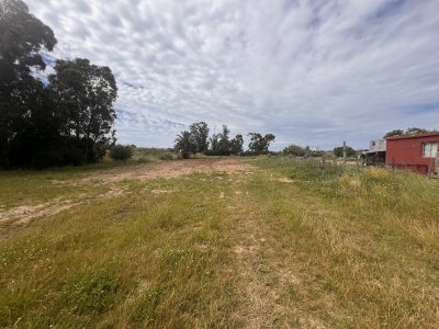 en venta. amplio terreno sobre avenida - pld817t