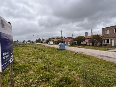 terreno alto de 426 m2, sobre calle asfaltada. - pld795t