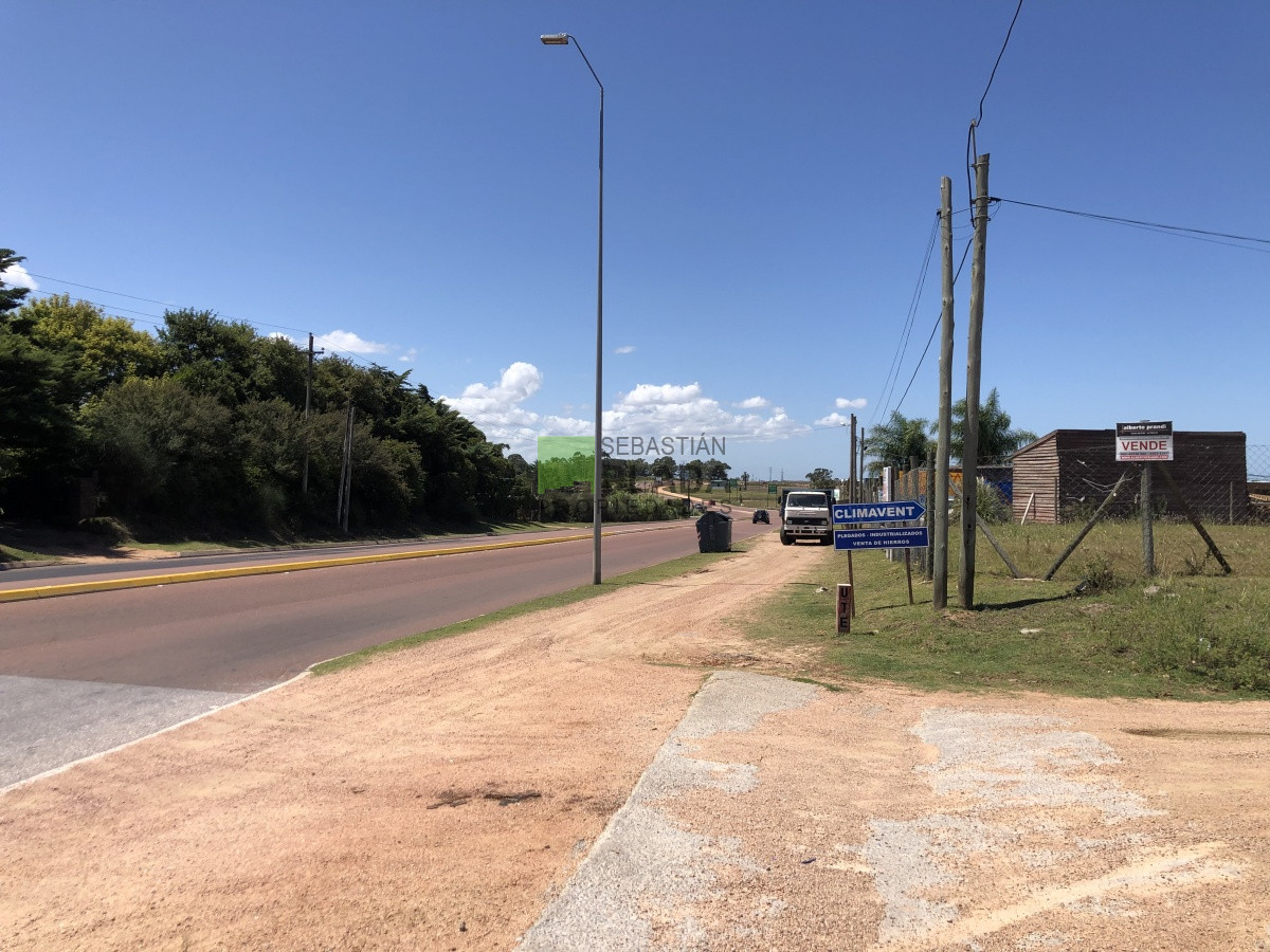 Terreno ID.203 - Buen Lote de 900 metros en 3 padrones con galpón sobre Perimetral